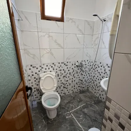 Mandi's 3*