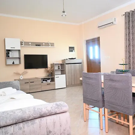 Mandi's Ksamil